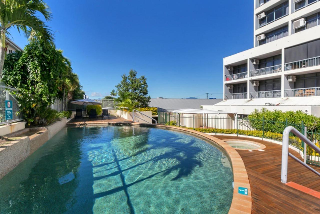 Sunshine Tower Hotel Cairns Eksteriør billede