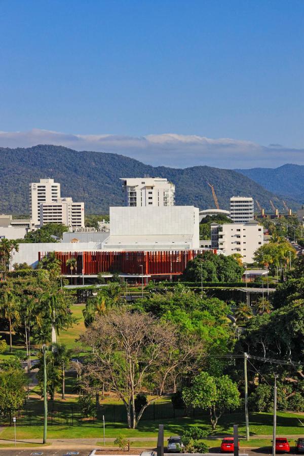Sunshine Tower Hotel Cairns Eksteriør billede
